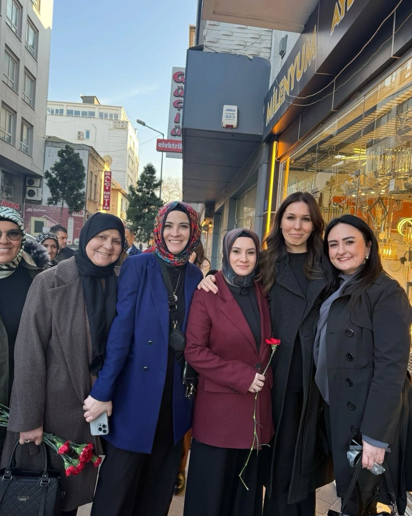 Ak Parti Samsun Teşkilatından 8 Mart’a Özel Karanfil Dağıtımı (6)