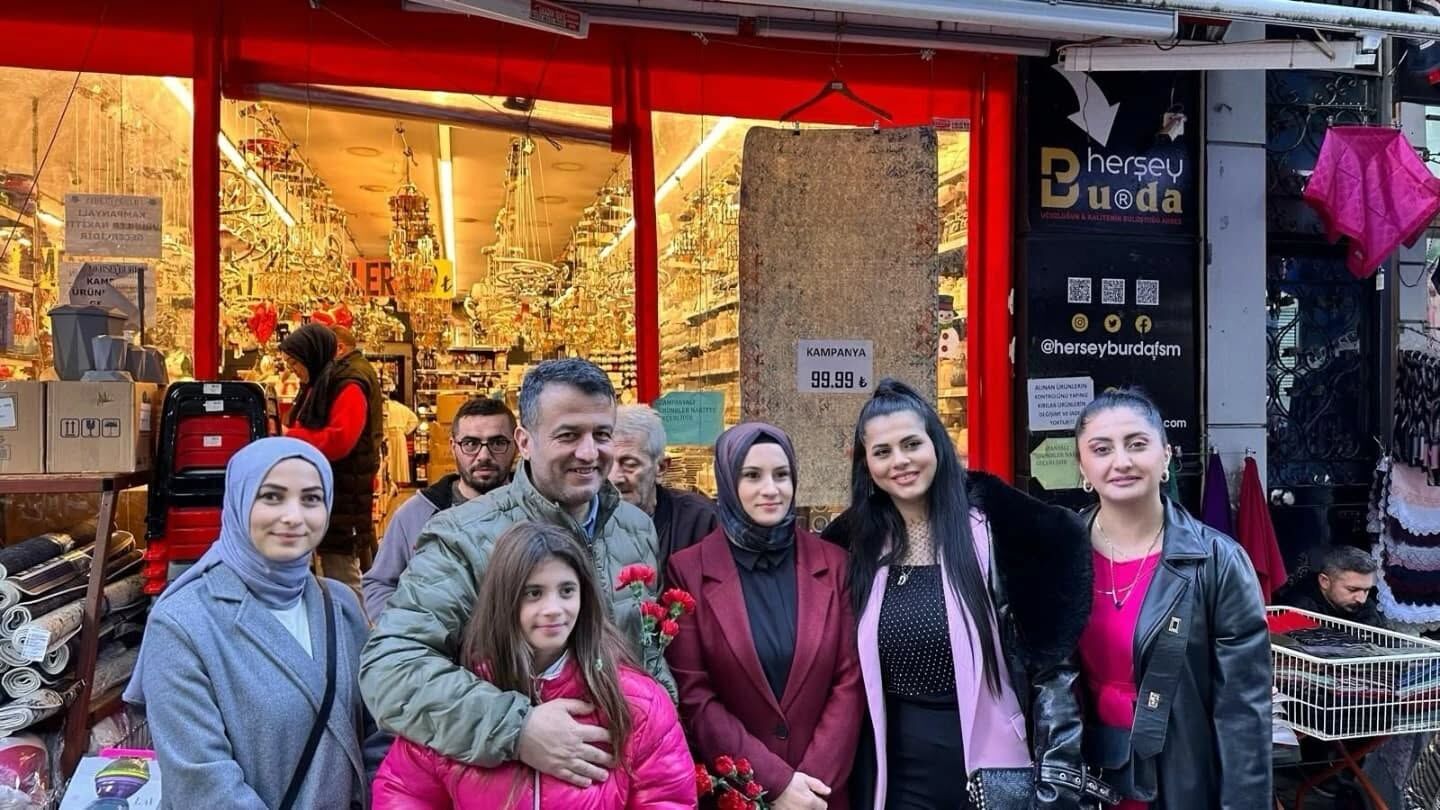 Ak Parti Samsun Teşkilatından 8 Mart’a Özel Karanfil Dağıtımı (9)