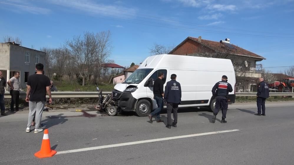 Alaçam'da Minibüsün Çarptığı Elektrikli Bisiklet Sürücüsü Hayatını Kaybetti1