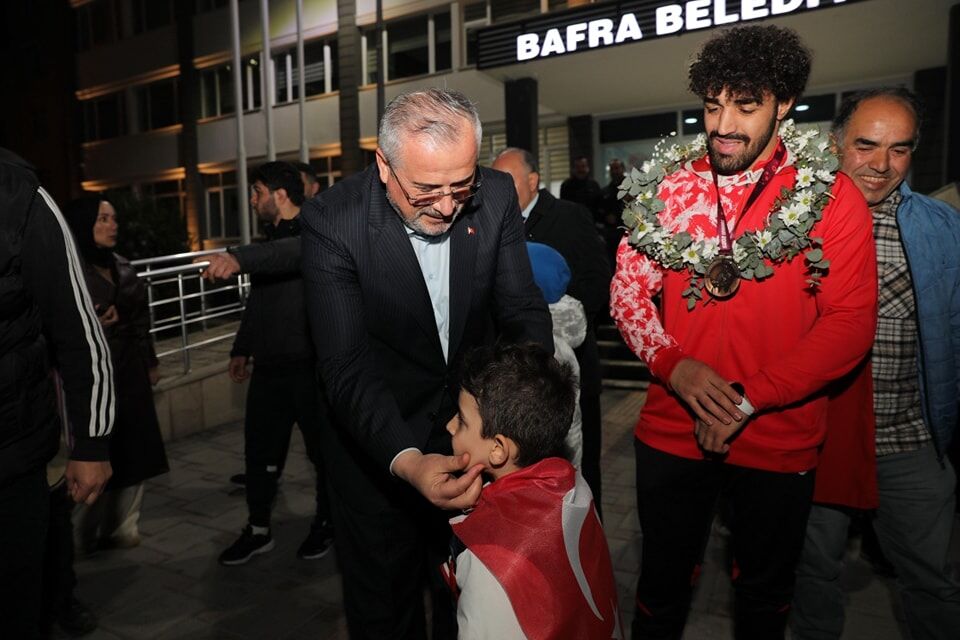 Avrupa Üçüncüsü Resul Güne’ye Bafra’da Coşkulu Karşılama (2)