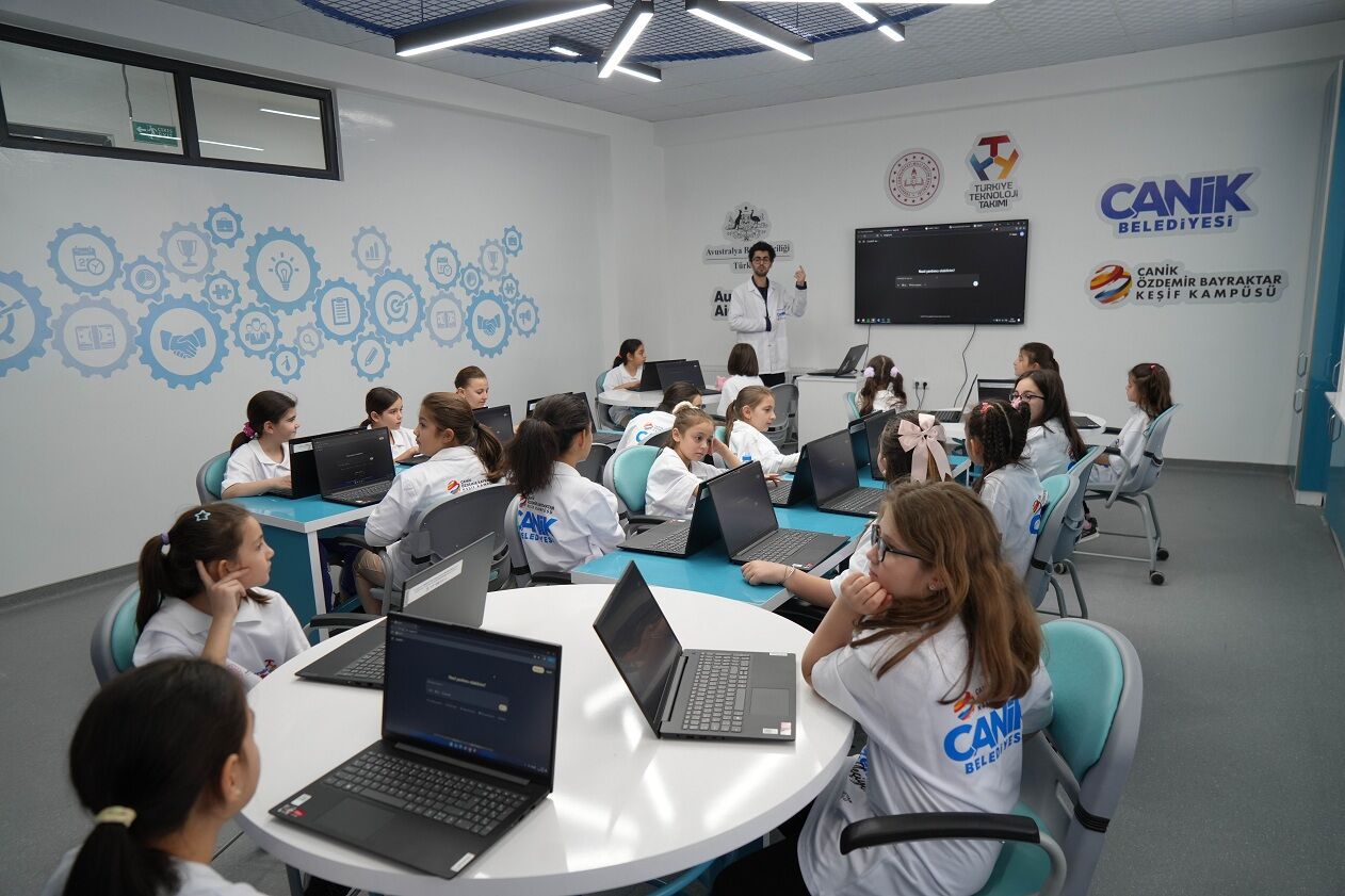 Avustralya Destekli Projeyle 3 Bin Kız Öğrenci Yapay Zeka Eğitimi Alacak (2)