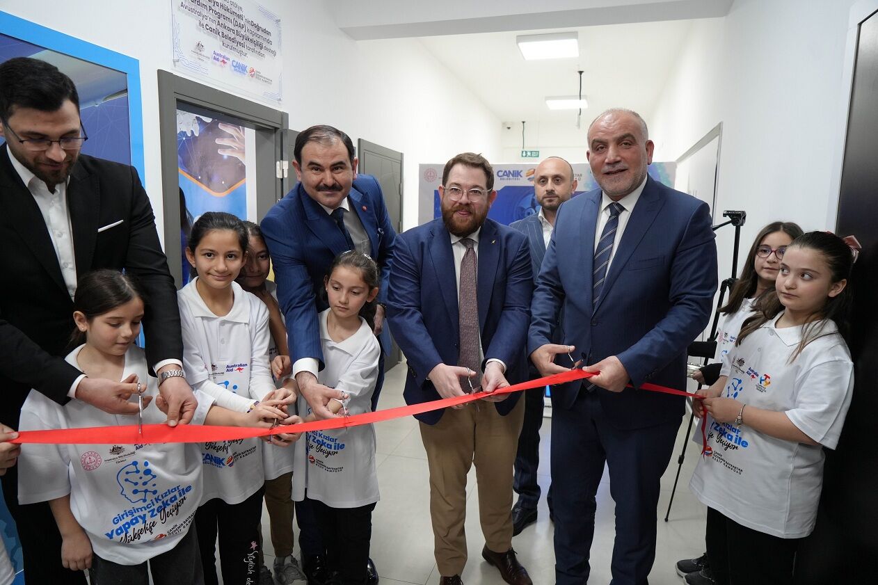 Avustralya Destekli Projeyle 3 Bin Kız Öğrenci Yapay Zeka Eğitimi Alacak (3)