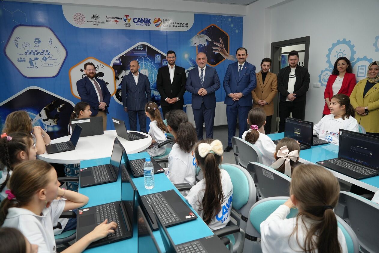 Avustralya Destekli Projeyle 3 Bin Kız Öğrenci Yapay Zeka Eğitimi Alacak (4)