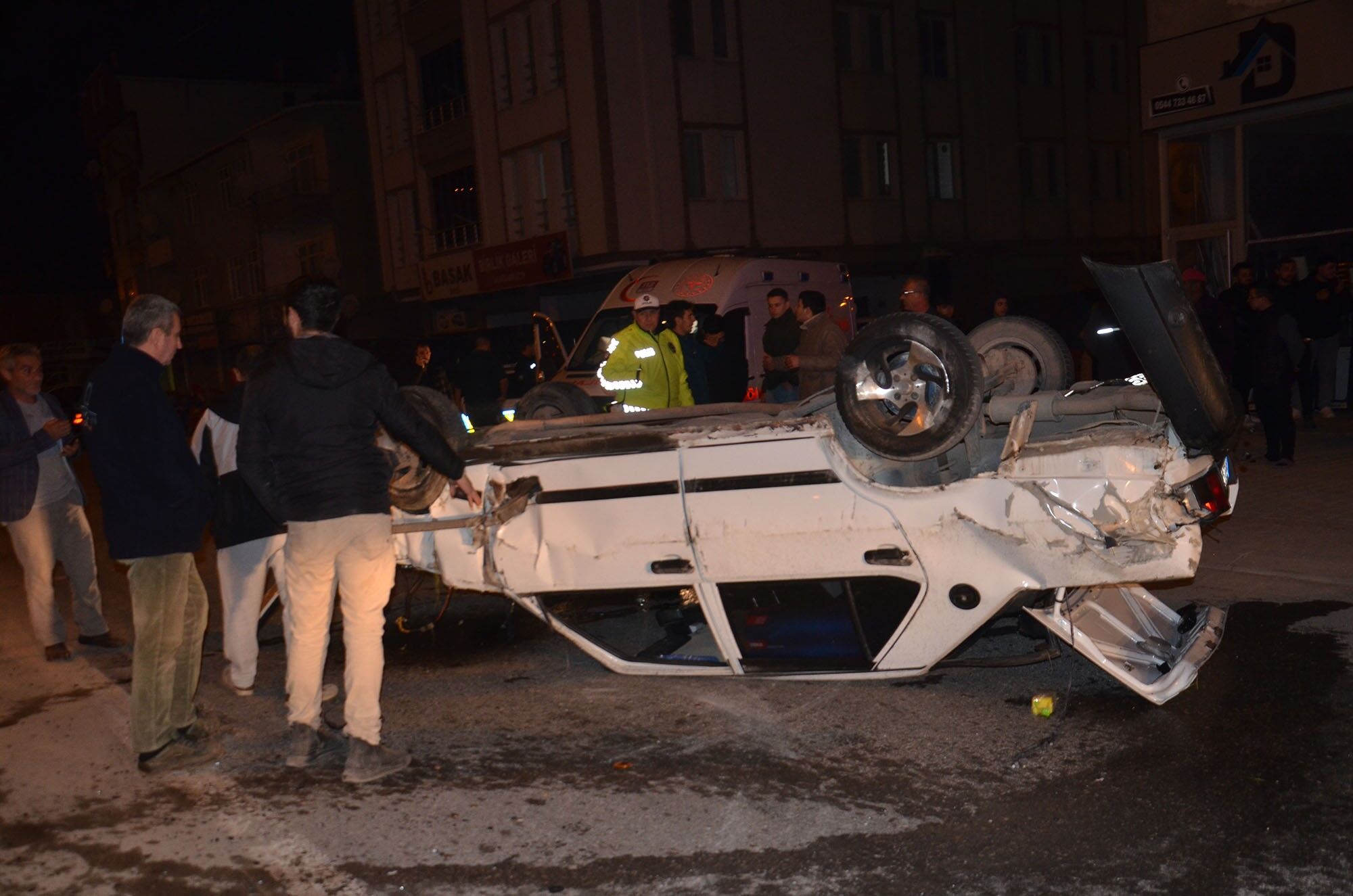 Bafra’da Lastiği Patlayan Otomobil Takla Attı2