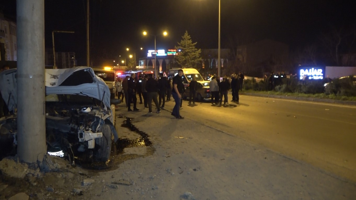 Bafra'da Zincirleme Kaza 4 Yaralı (2)