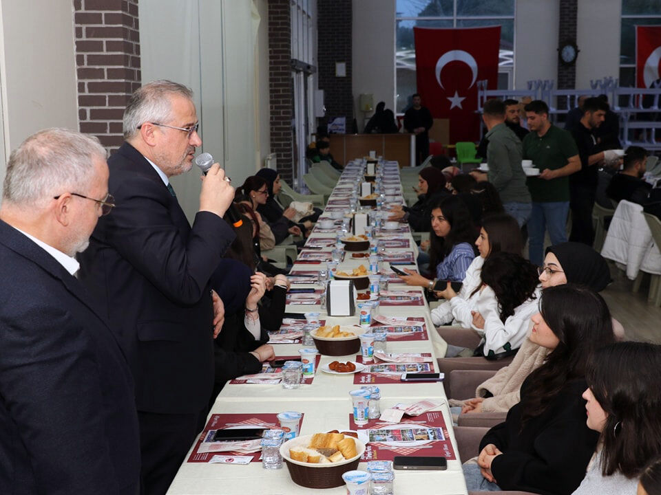 Başkan Kiliç, Kyk Öğrenci̇leri̇ İle İftarda Buluştu (2)