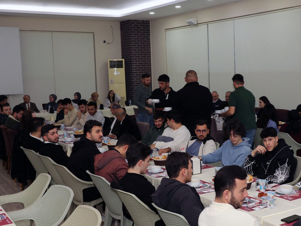 Başkan Kiliç, Kyk Öğrenci̇leri̇ İle İftarda Buluştu (3)