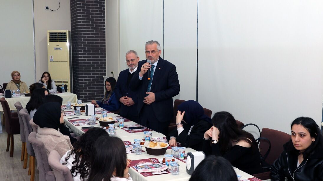 Başkan Kiliç, Kyk Öğrenci̇leri̇ İle İftarda Buluştu (6)