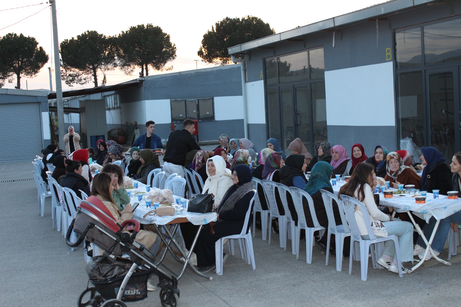Elifli Mahallesi Sakinleri İftar Yemeğinde Buluştu (24)