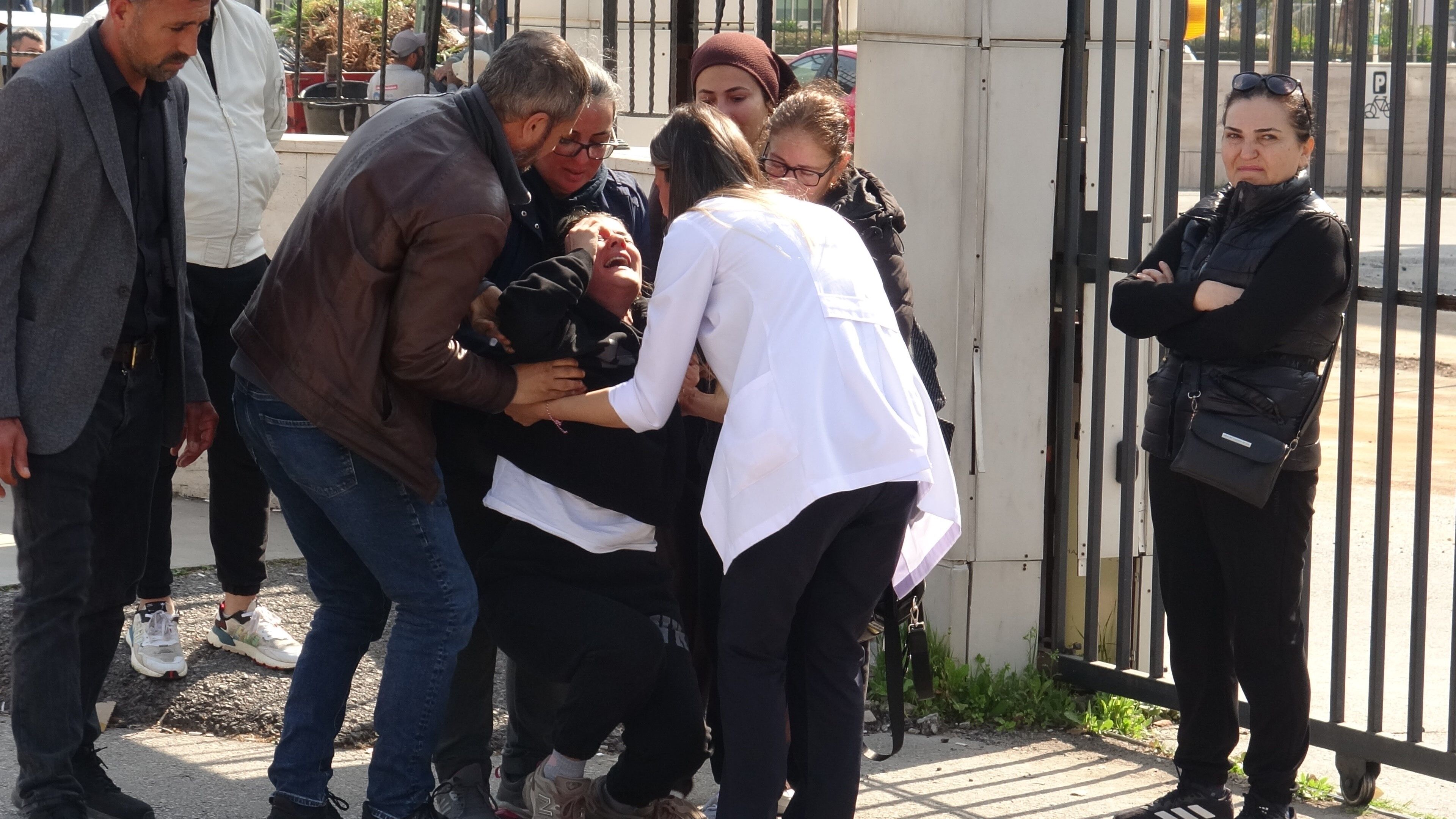 Evlenip Düğün Hazırlığı Yaptığı Hemşire Eşini Satırla Öldürdü (2)