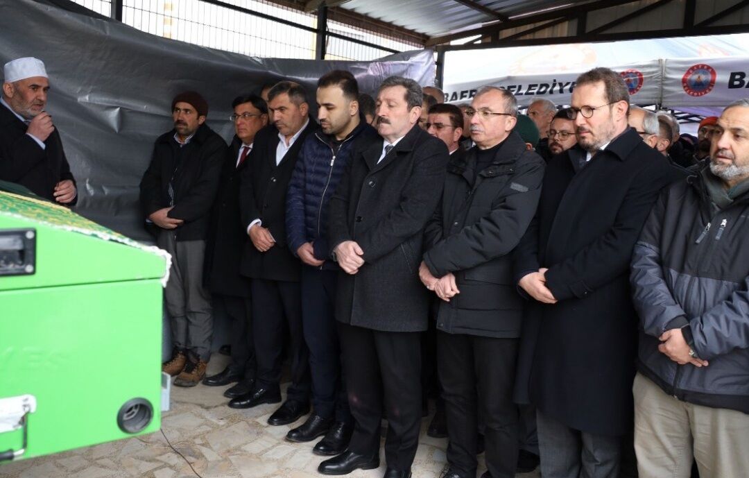 Fatma Şahin Dualarla Son Yolculuğuna Uğurlandı  (1)