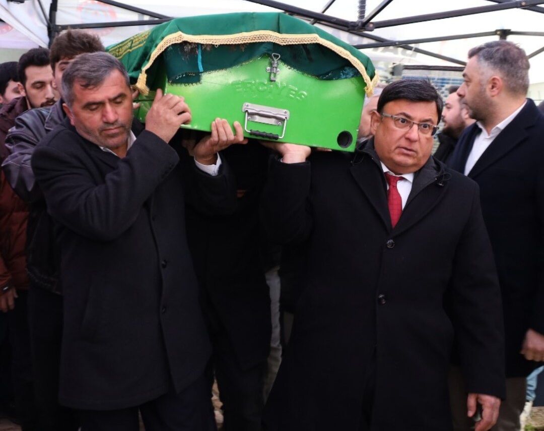Fatma Şahin Dualarla Son Yolculuğuna Uğurlandı  (2)