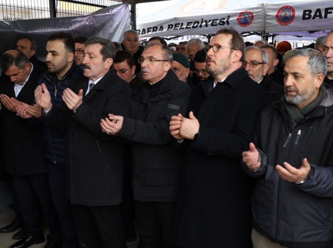 Fatma Şahin Dualarla Son Yolculuğuna Uğurlandı  (4)