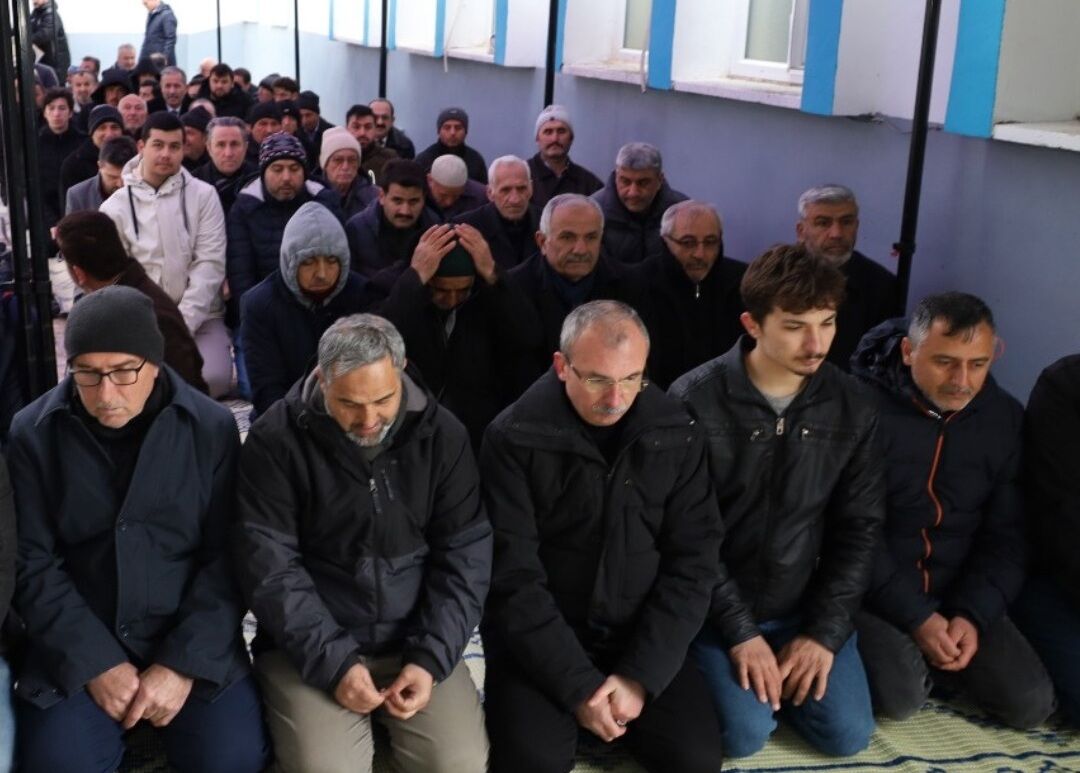 Fatma Şahin Dualarla Son Yolculuğuna Uğurlandı  (7)