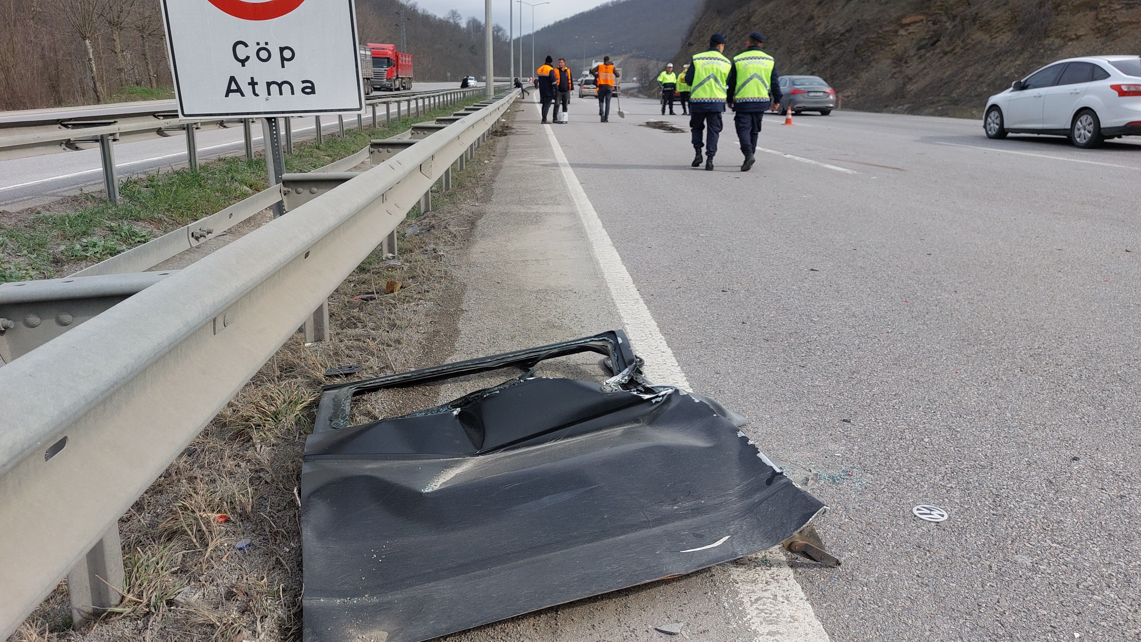 Kazada Aracın Kapısı Yerinden Çıktı, Yola Savrulan Yolcu Hayatını Kaybetti (2)
