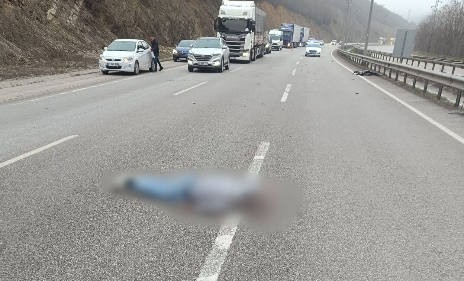 Kazada Aracın Kapısı Yerinden Çıktı, Yola Savrulan Yolcu Hayatını Kaybetti (6)