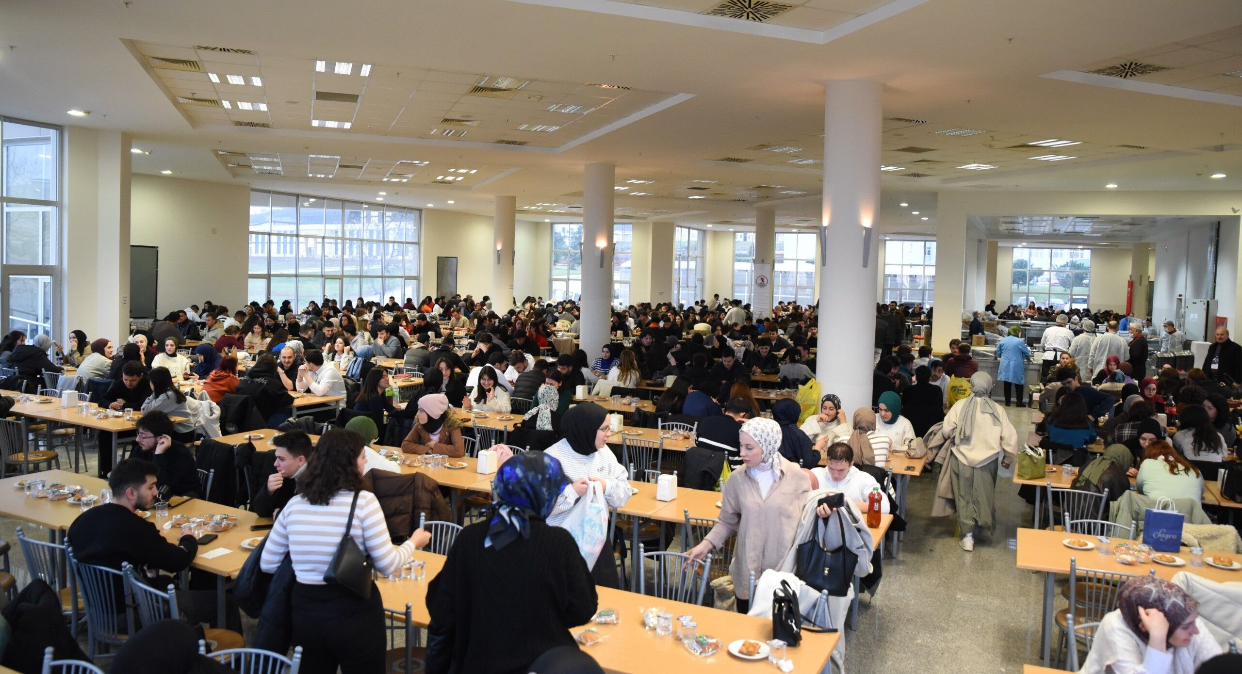 Samsun Omü’de Protokol Ve 4 Bin 500 Öğrenci İftarda Buluştu 3