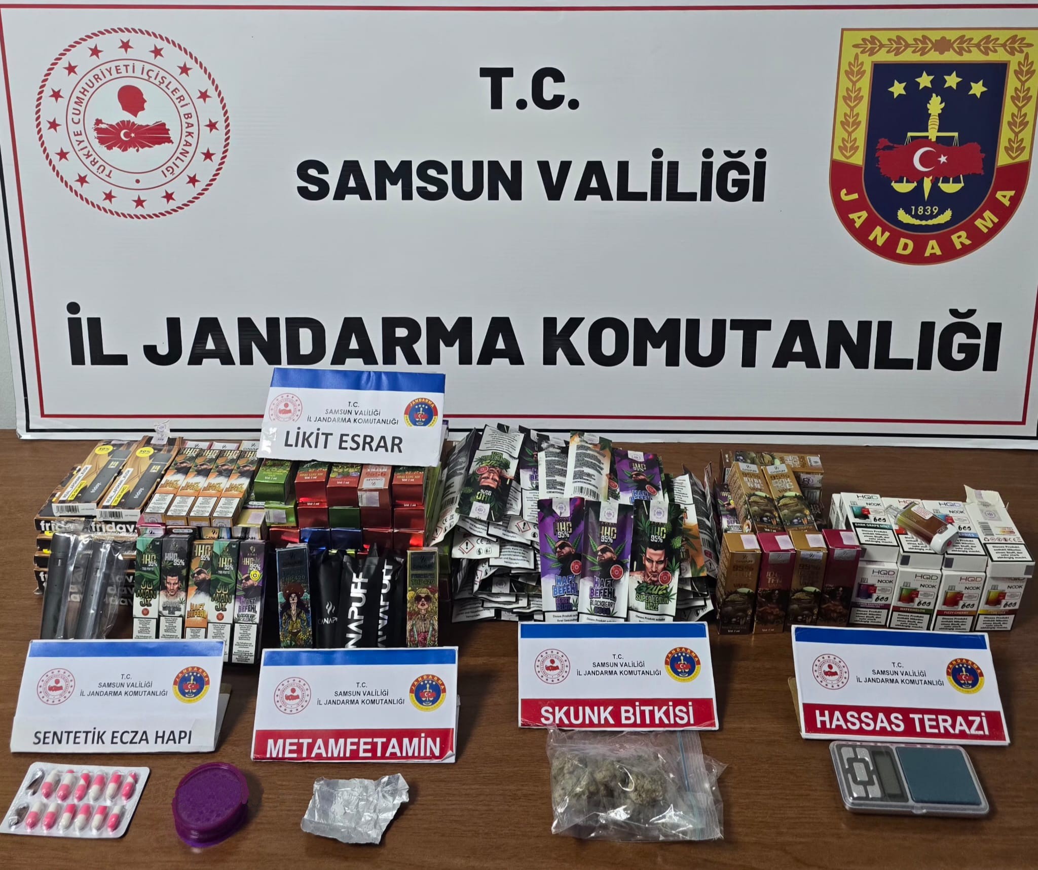 Samsun'da 231 Elektronik Sigara Görünümünde Likit Esrar Ele Geçirildi