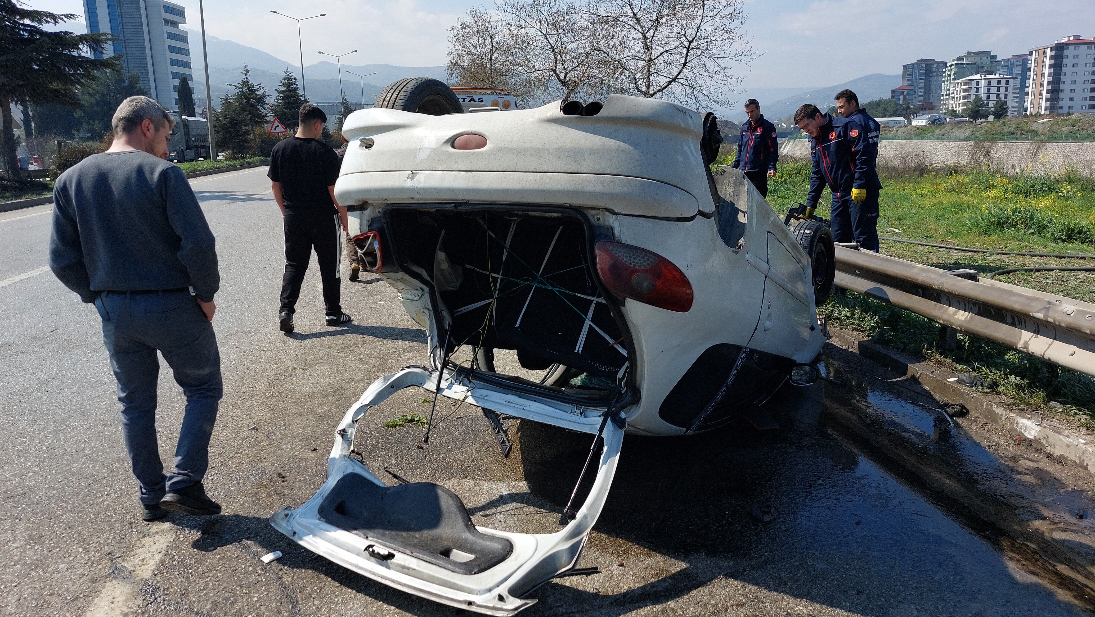 Samsun’da Otomobil Takla Attı 1 Yaralı (3)