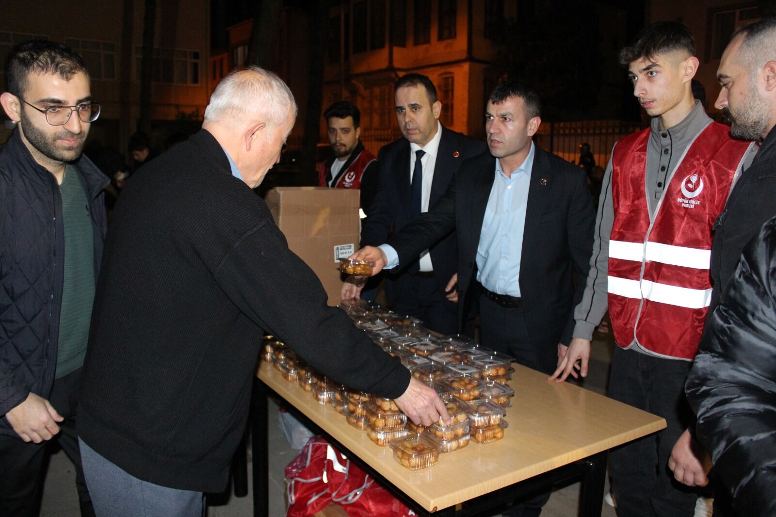Şehit Lider Muhsin Yazıcıoğlu, Vefatının 16. Yılında Bafra'da Dualarla Anıldı (16)