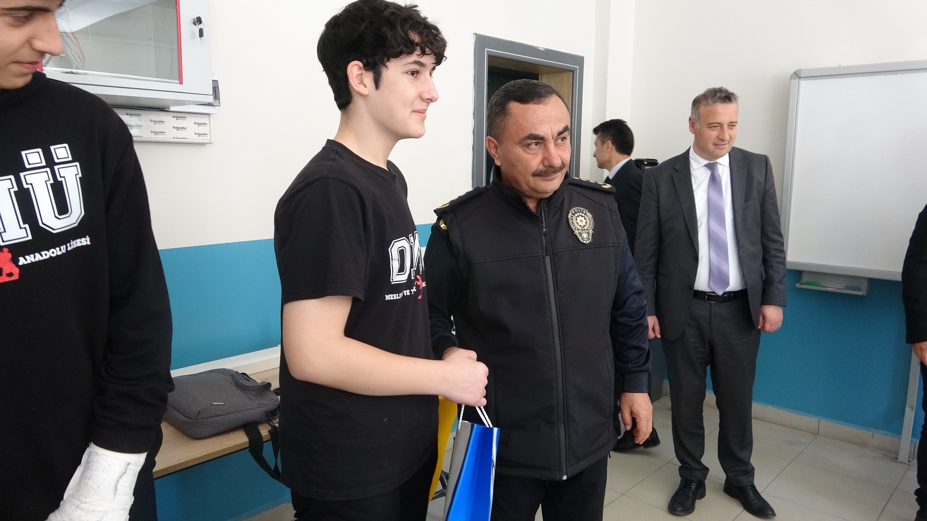 Siber Polisleri Lise Öğrencileri Güvenli Interneti Anlattı