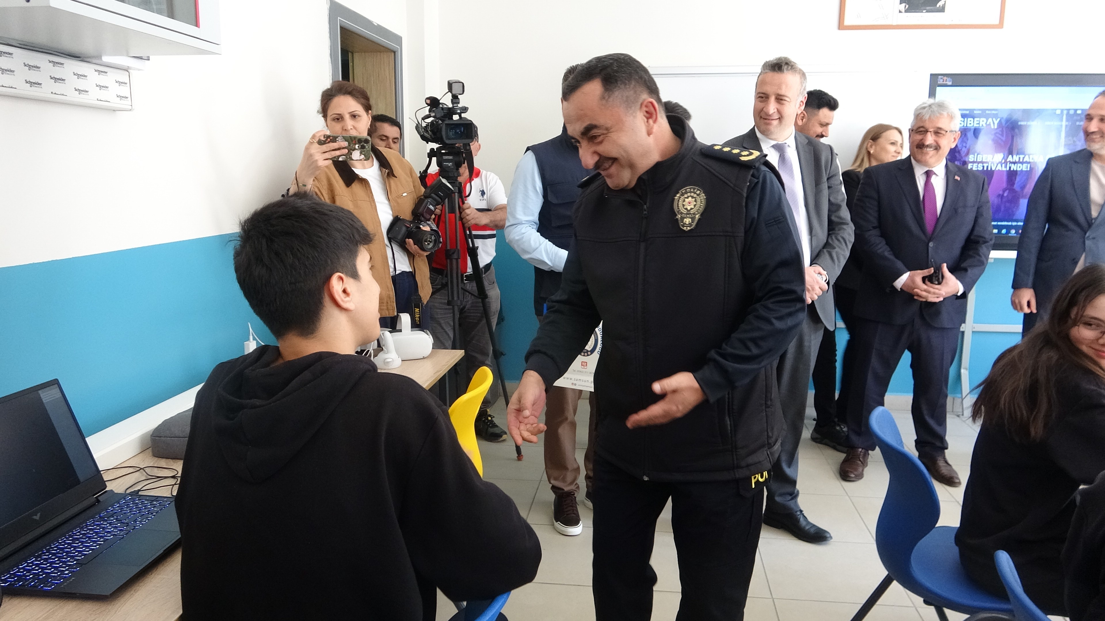 Siber Polisleri Lise Öğrencileri Güvenli Interneti Anlattı1