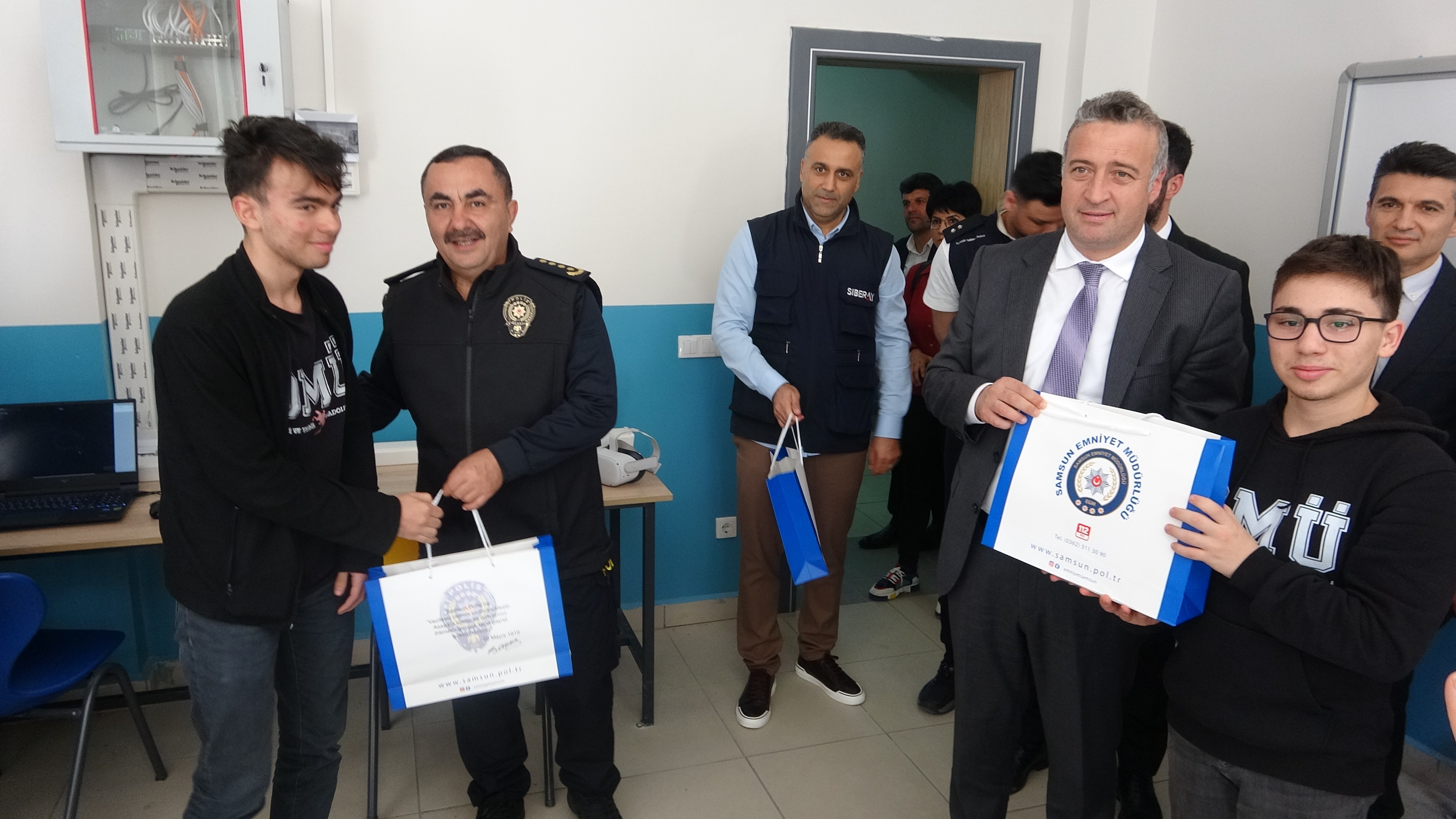 Siber Polisleri Lise Öğrencileri Güvenli Interneti Anlattı2