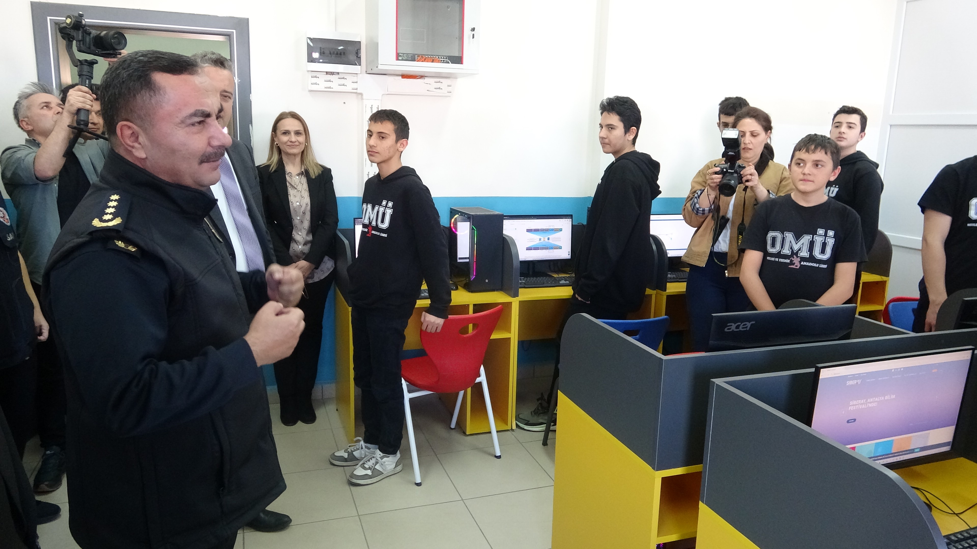 Siber Polisleri Lise Öğrencileri Güvenli Interneti Anlattı3