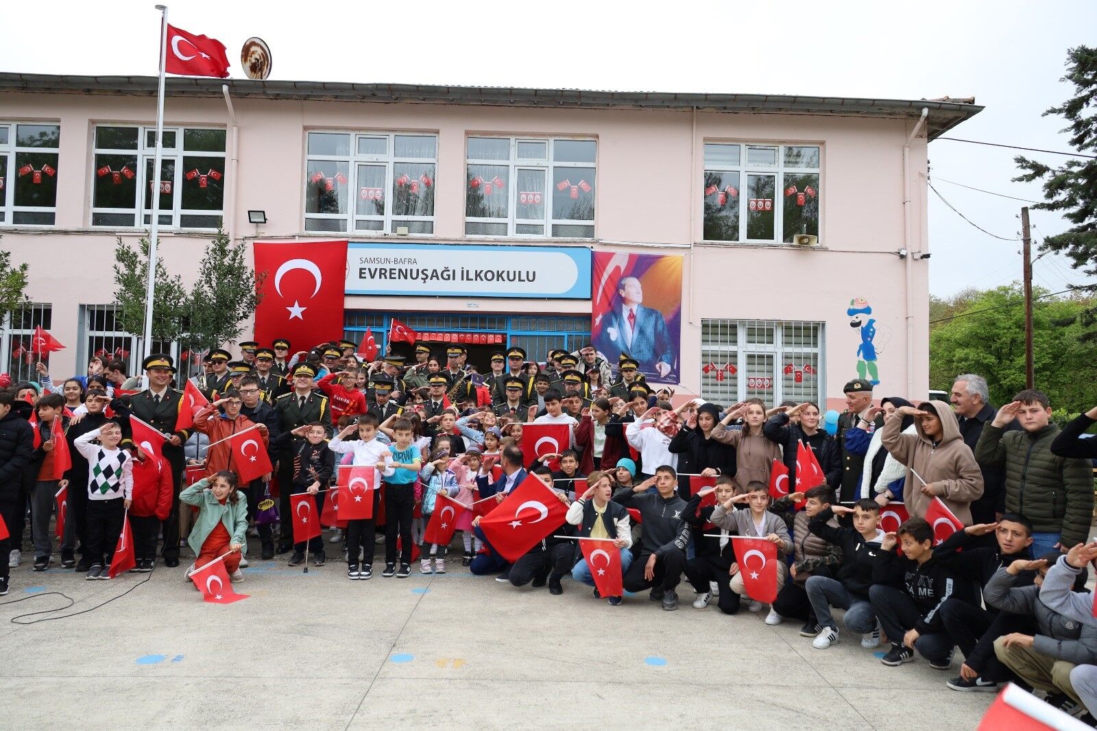 Bafra'da askeri bandodan öğrencilere özel konser