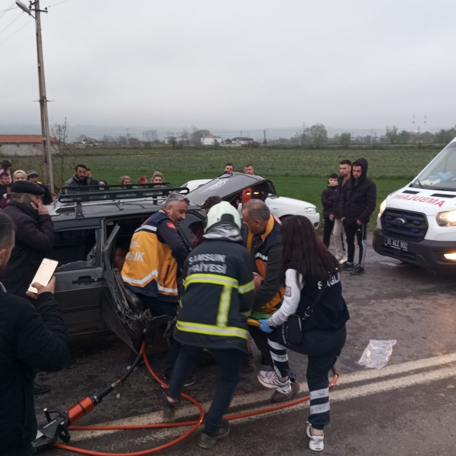 Bafra’da Iki Otomobil Kavşakta Çarpıştı 3 Yaralı (2)