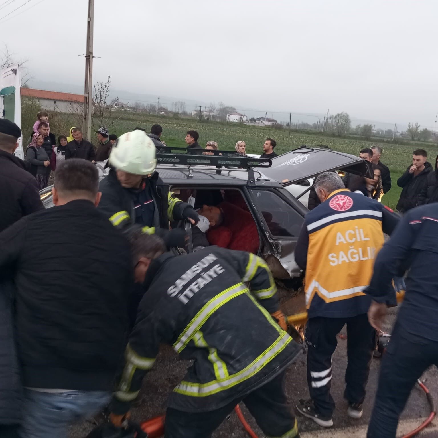 Bafra’da Iki Otomobil Kavşakta Çarpıştı 3 Yaralı (3)