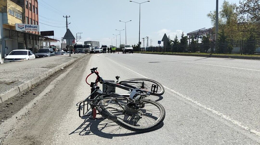 Bafra'da Kamyonetin Çarptığı Bisikletli Ağır Yaralandı1