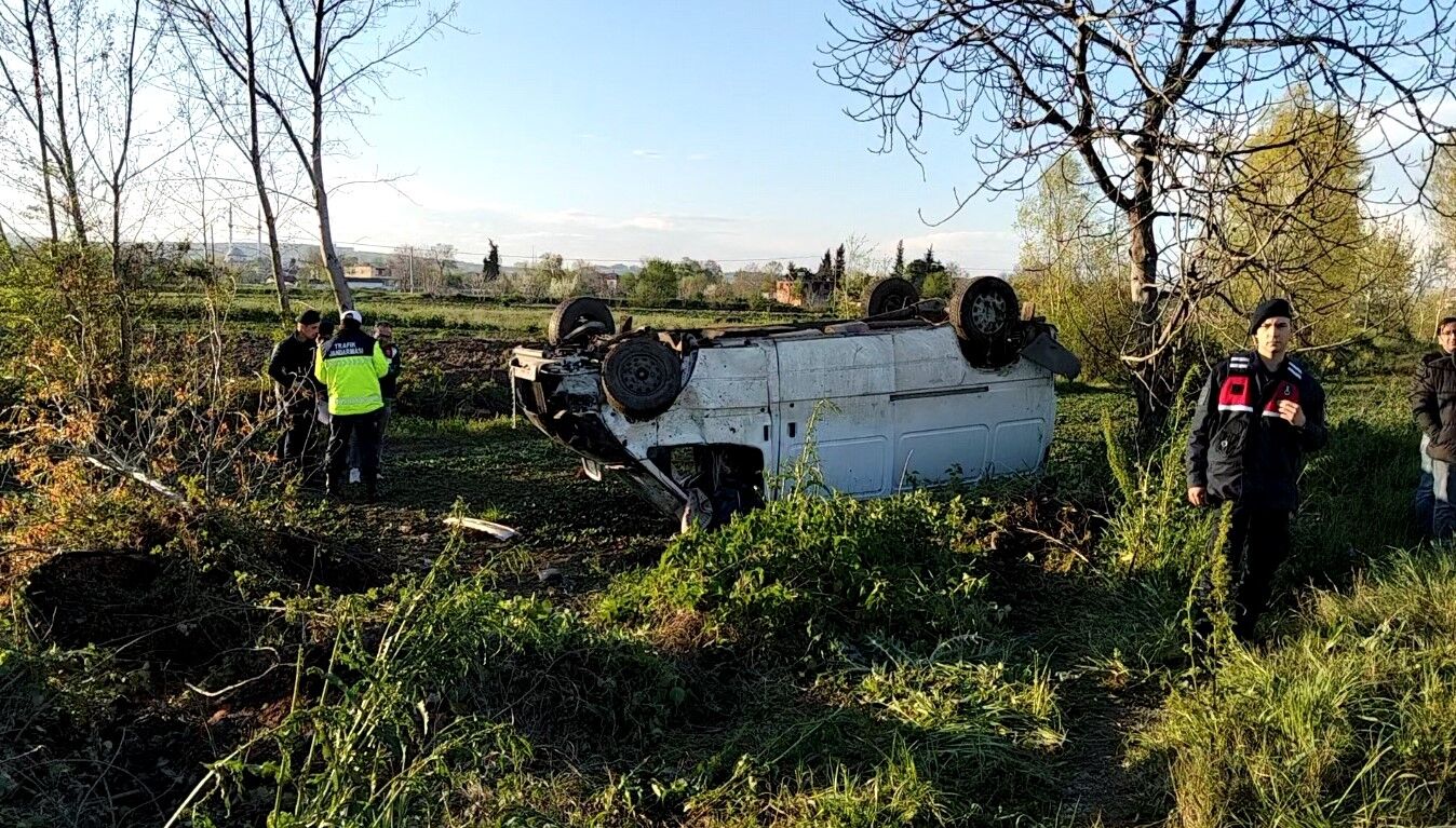 Bafra'da Minibüs Takla Attı 1 Ölü, 2 Yaralı (2)