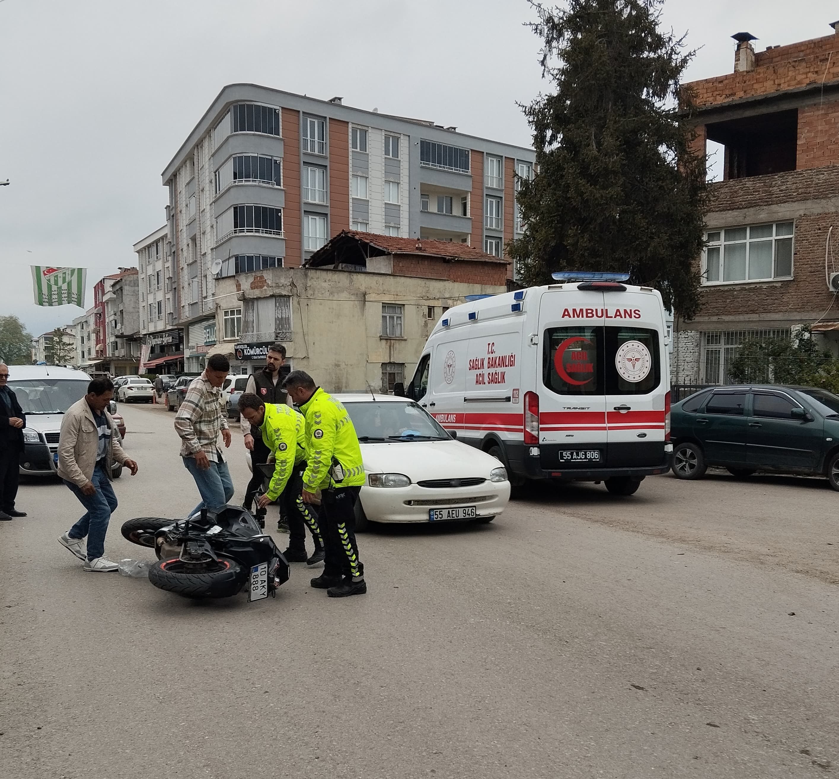 Çarşamba'da Motosikletin Çarptığı Yaya Yaralandı2