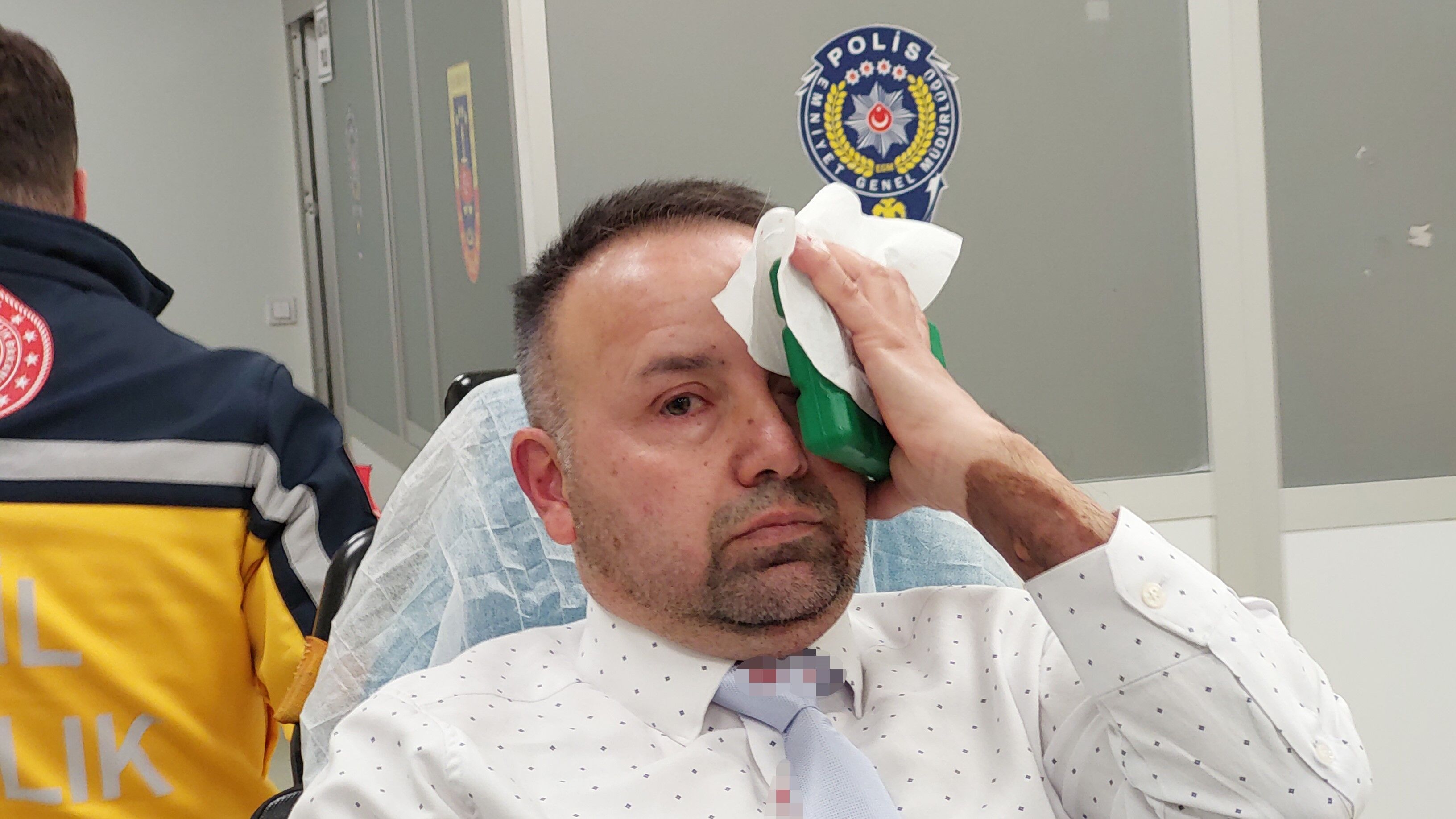 Okuldan Atılan Öğrenci Okula Gelip Nöbetçi Öğretmene Saldırarak Hastanelik Etti2