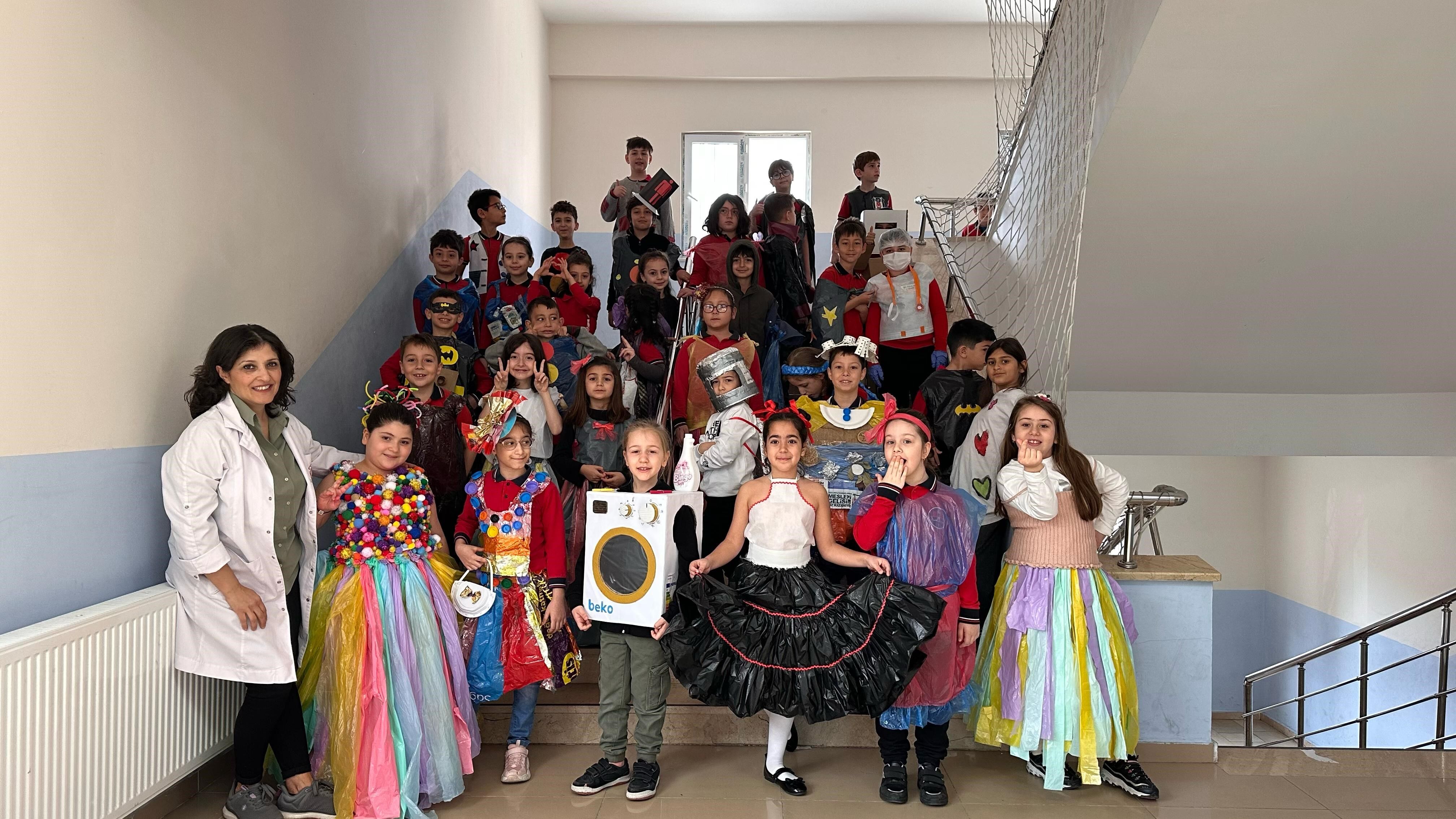 Samsun'da Minik Öğrencilerden ’Geri Dönüşüm’ Defilesi (1)