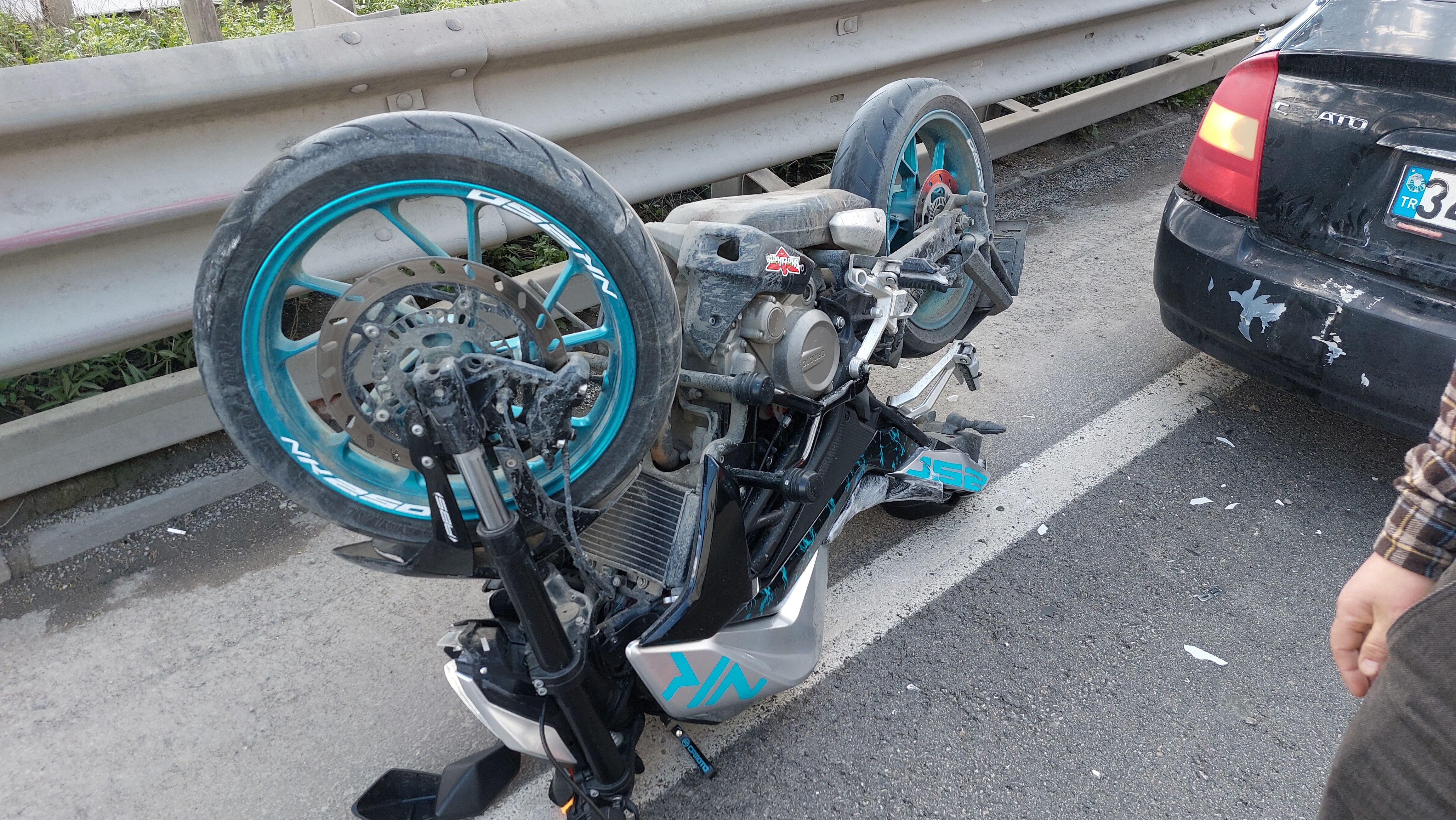 Samsun'da Motosiklet Otomobile Çarptı