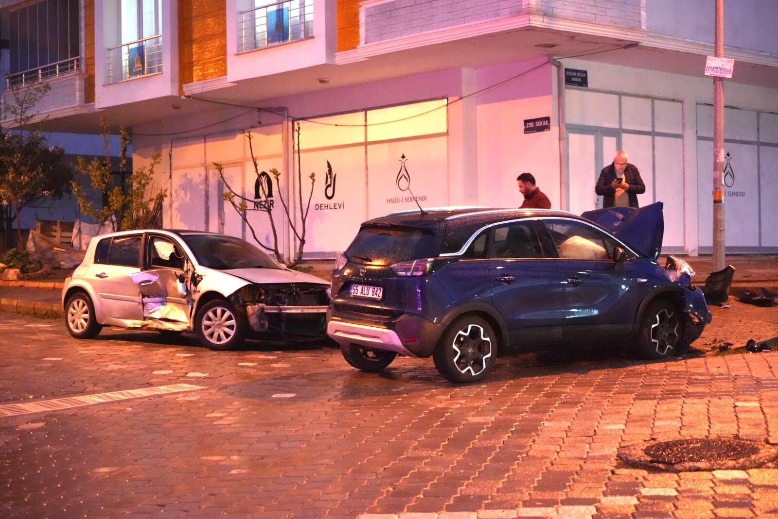 Suv Araç Ile Otomobil Çarpıştı2