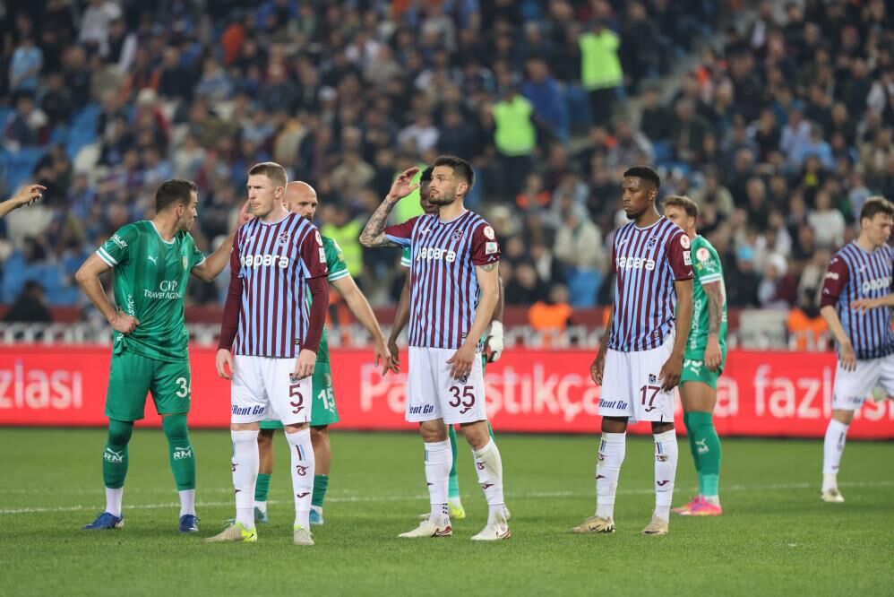 Trabzonspor Yarı Finalde! 3 Kırmızı Kart 5 Gol1