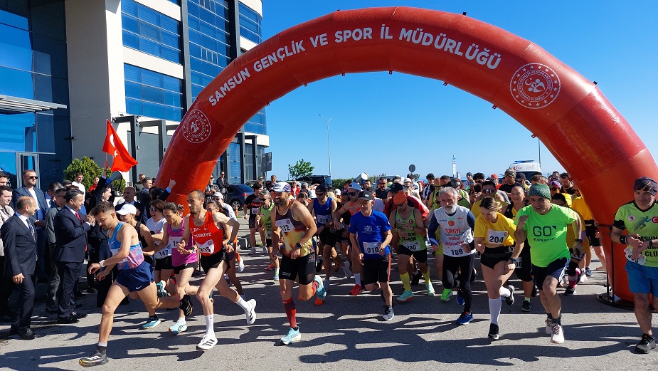 19 Mayıs Yarı Maratonu Başladı (2)