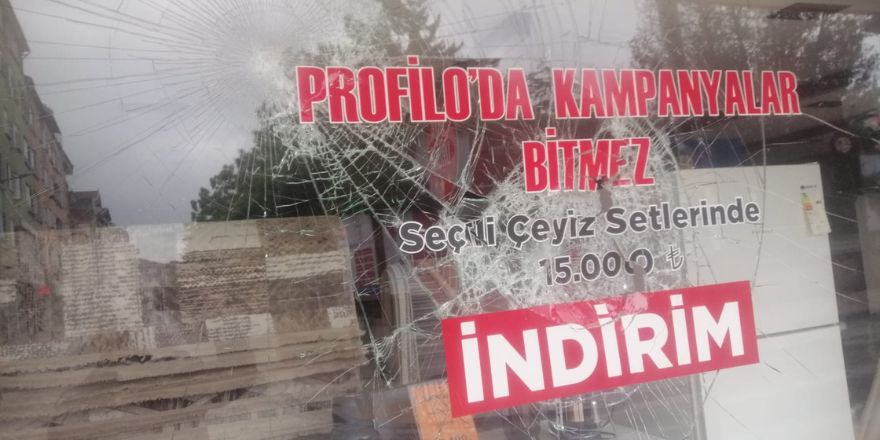 Bafra Tekel Caddesi’nde 8 İş Yerinin Camları Kırıldı (8)