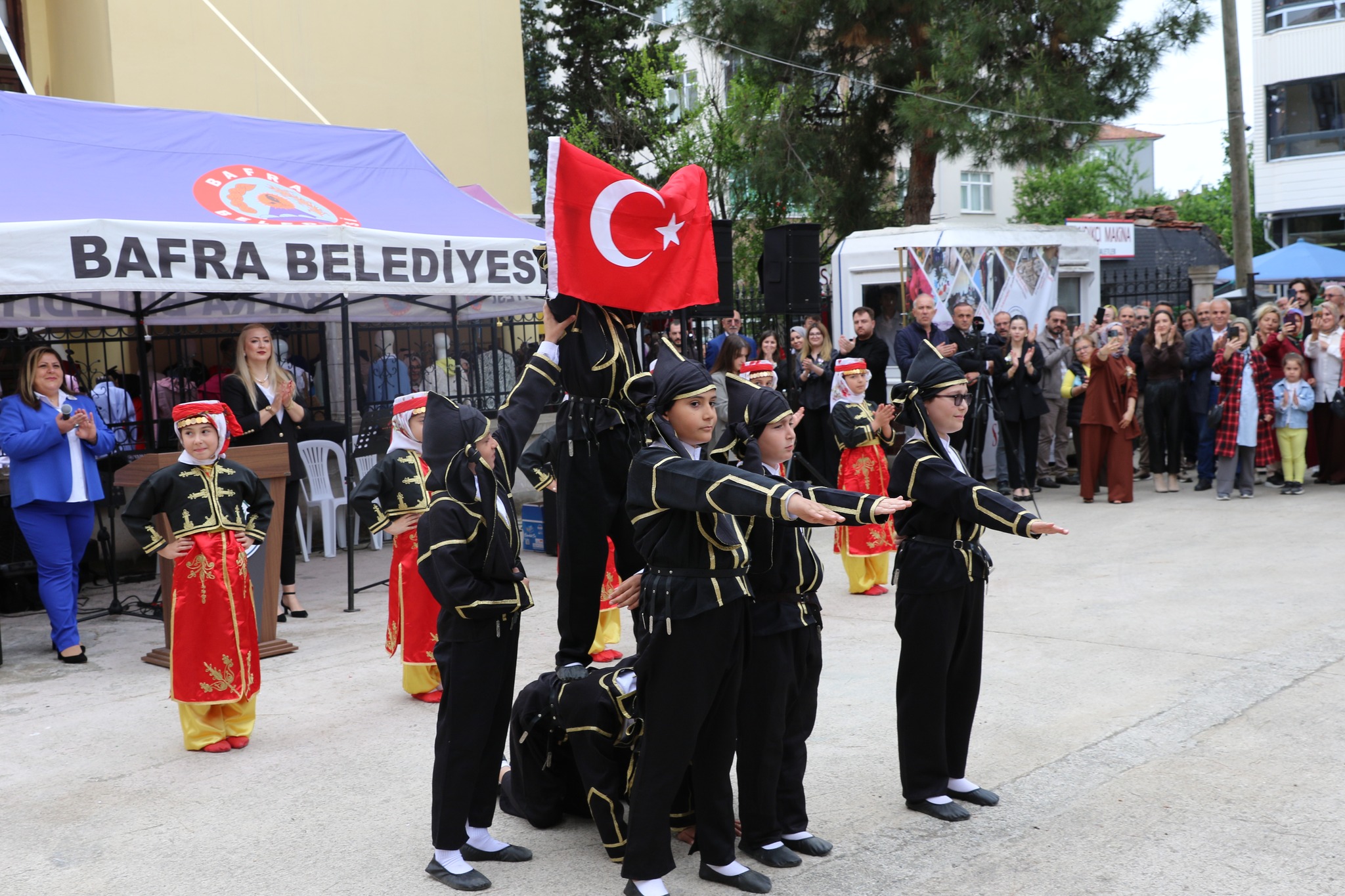 Bafra’da Halk Eğitim Merkezinin Yıl Sonu Sergisine Muhteşem Açılış (3)