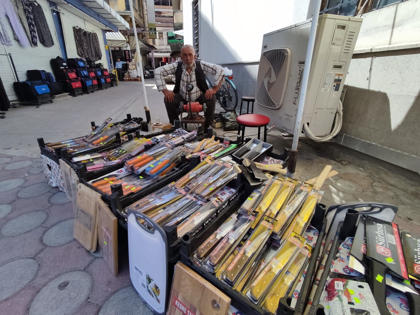 Bafra'da Kurbanlık Bıçaklar Bilenirken, Yenileri Görücüye Çıktı (2)