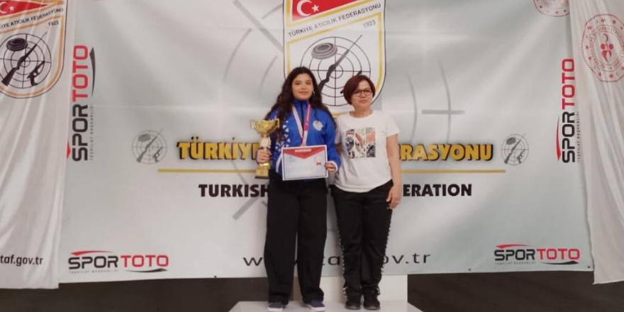 Bafra’yı Atıcılıkta Zirveye Taşıyan Türkiye 1.Si Ezgi Nur Türkmen (1)