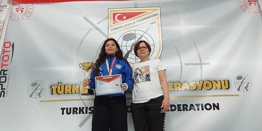 Bafra’yı Atıcılıkta Zirveye Taşıyan Türkiye 1.Si Ezgi Nur Türkmen (3)