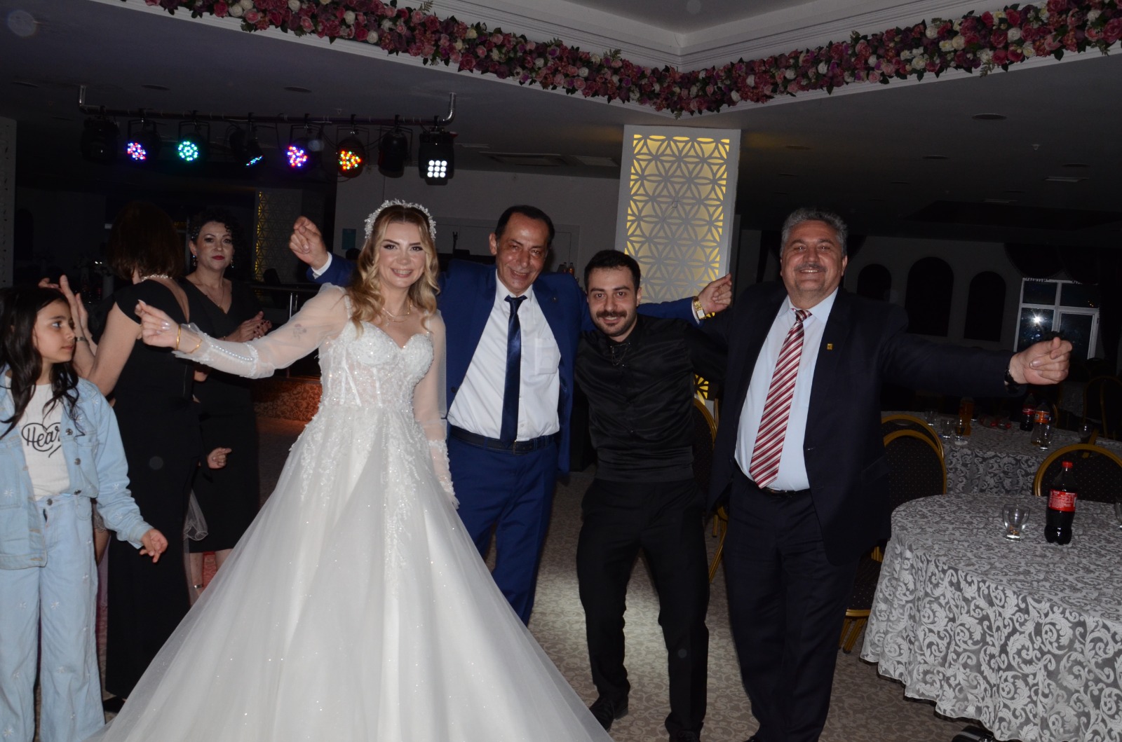 Beduh Cezairli Ile Gamze Nazlı Görkemli Bir Törenle Dünyaevine Girdi (18)