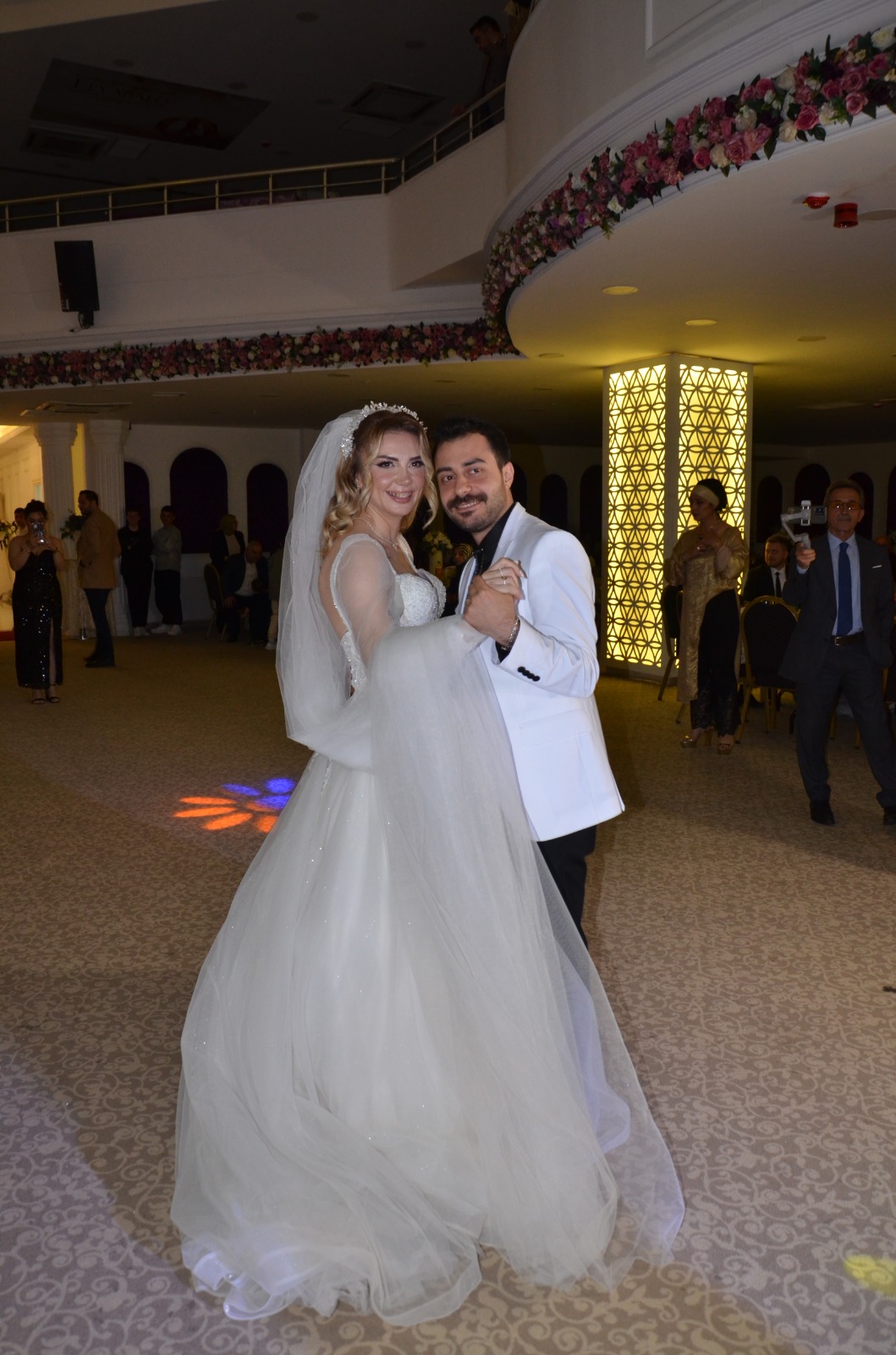 Beduh Cezairli Ile Gamze Nazlı Görkemli Bir Törenle Dünyaevine Girdi (3)
