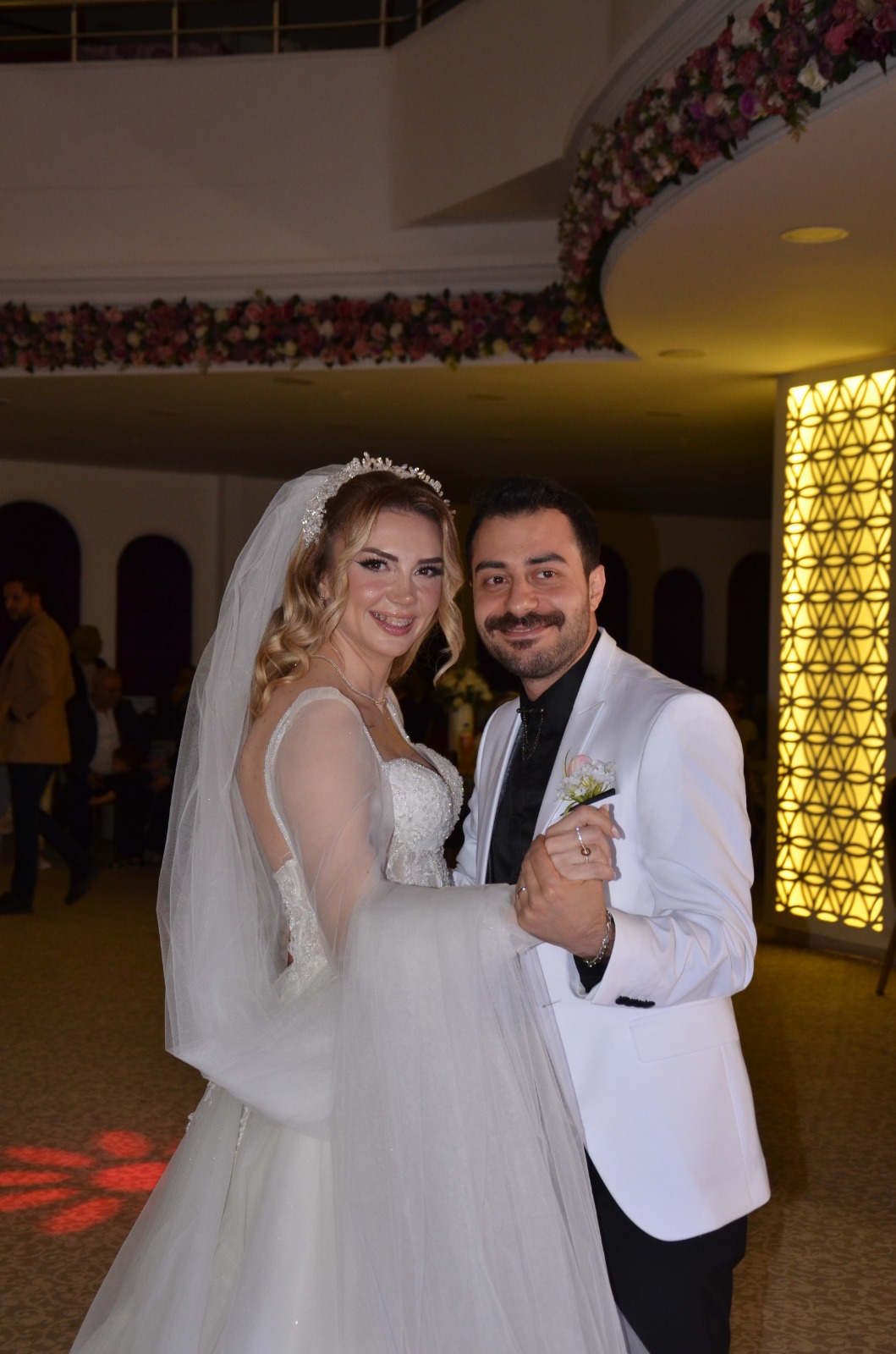 Beduh Cezairli Ile Gamze Nazlı Görkemli Bir Törenle Dünyaevine Girdi (4)