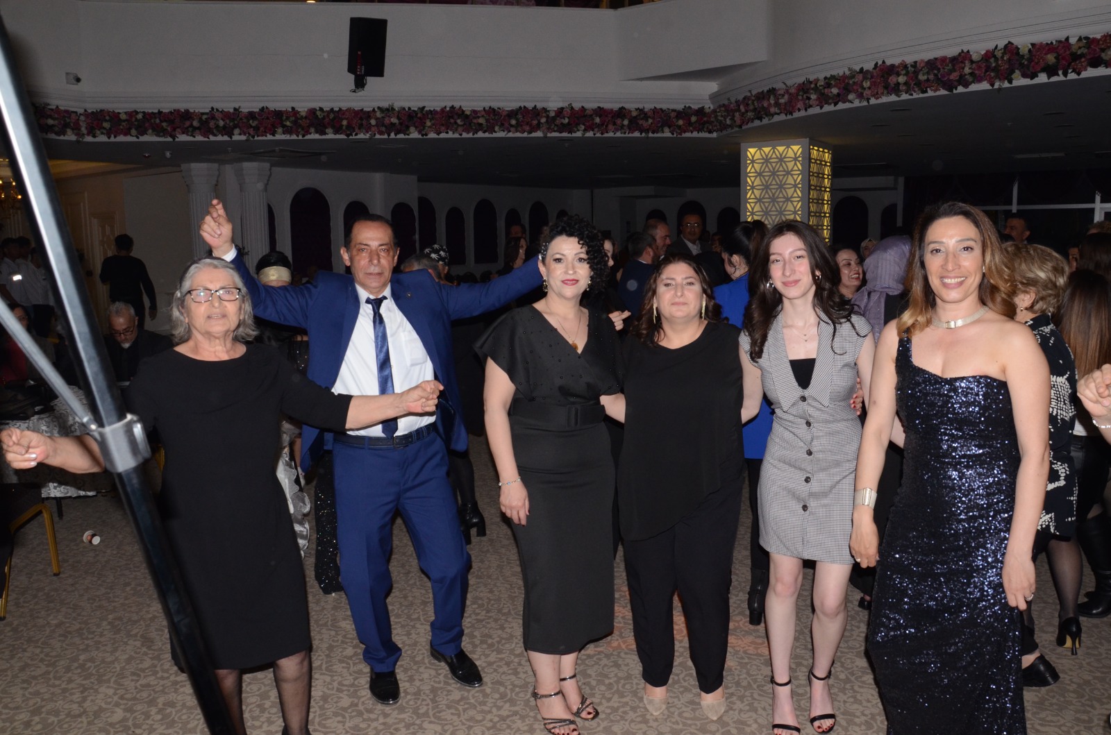 Beduh Cezairli Ile Gamze Nazlı Görkemli Bir Törenle Dünyaevine Girdi (9)