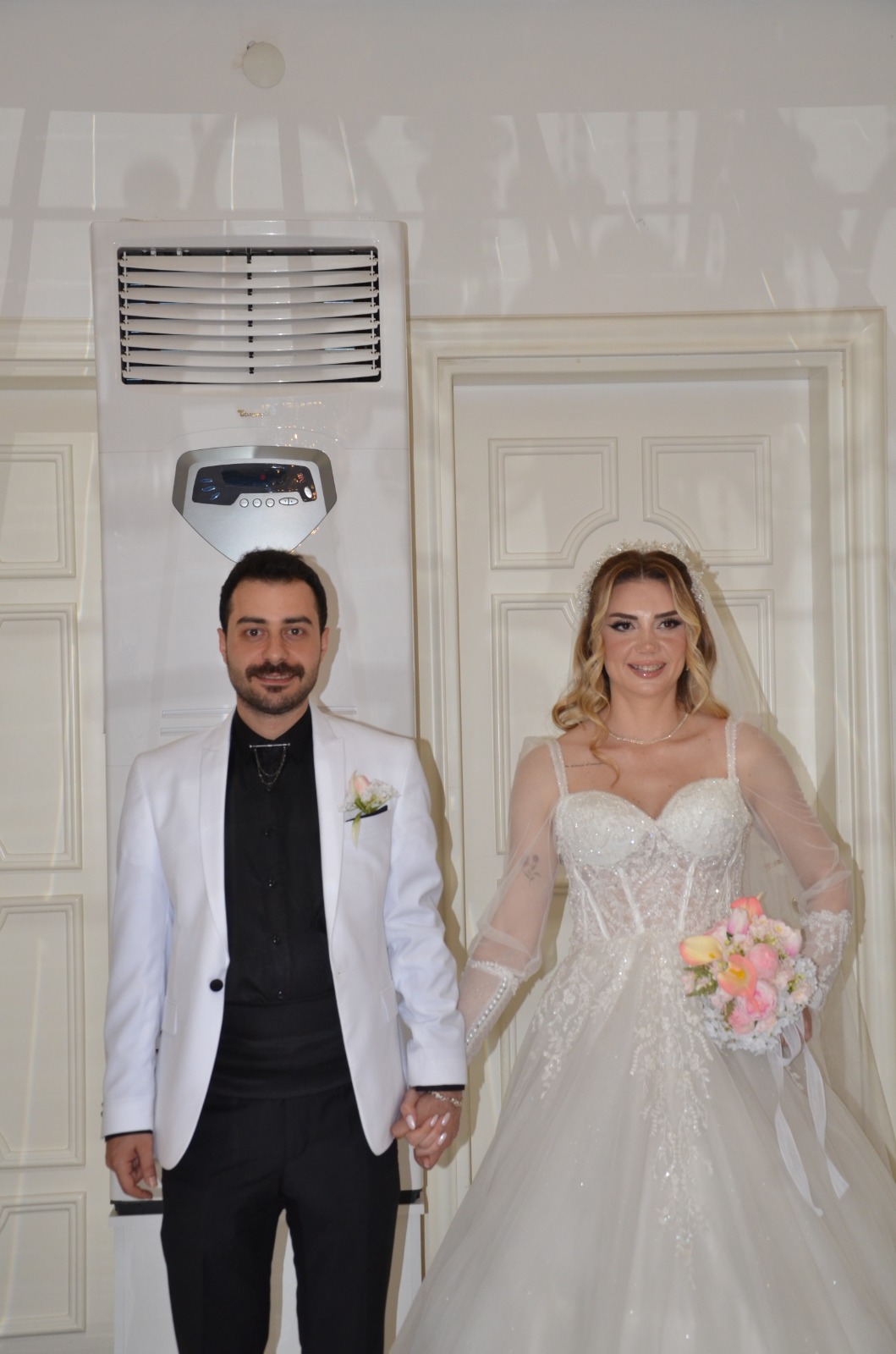 Beduh Cezairli Ile Gamze Nazlı Görkemli Bir Törenle Dünyaevine Girdi